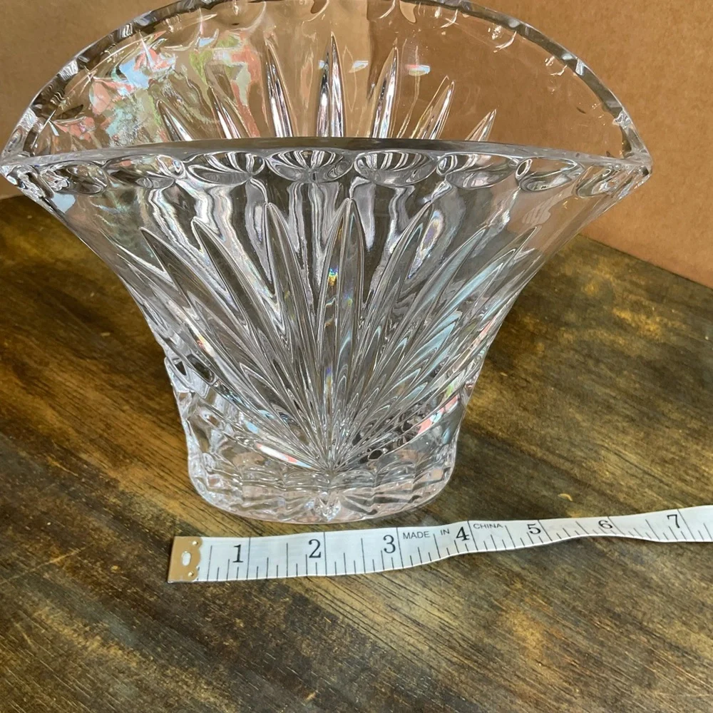 Crystal Fan Vase – Sunburst Pattern – Heavy Pressed Lead Crystal – Scalloped Rim